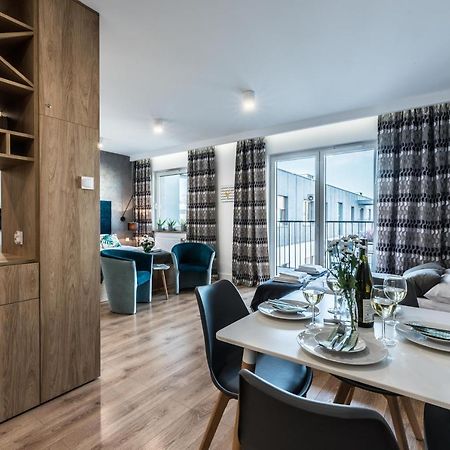 Apartament Targi z garażem i siłownią Poznań Zewnętrze zdjęcie
