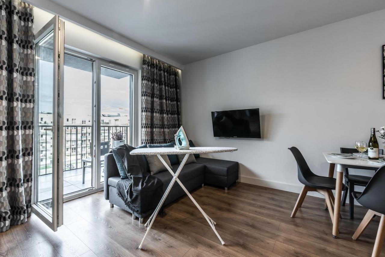 Apartament Targi z garażem i siłownią Poznań Zewnętrze zdjęcie