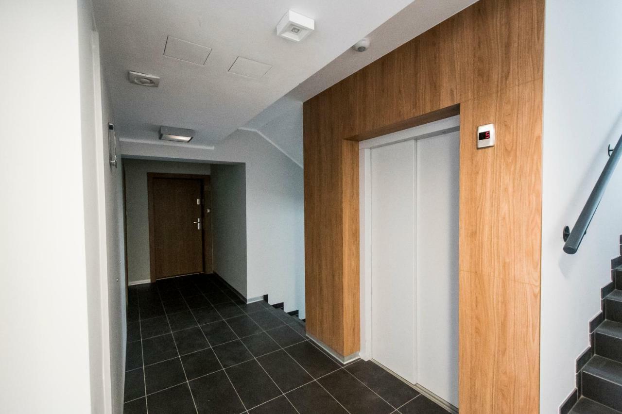 Apartament Targi z garażem i siłownią Poznań Zewnętrze zdjęcie